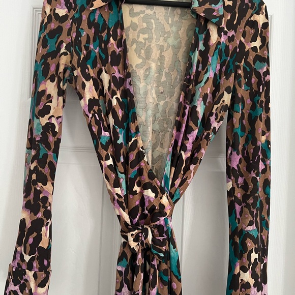 Diane Von Furstenburg rare 100% silk leopard print wrap dress, excellent. - Picture 2 of 3